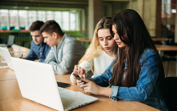 Mejorando la experiencia de aprendizaje para estudiantes en línea